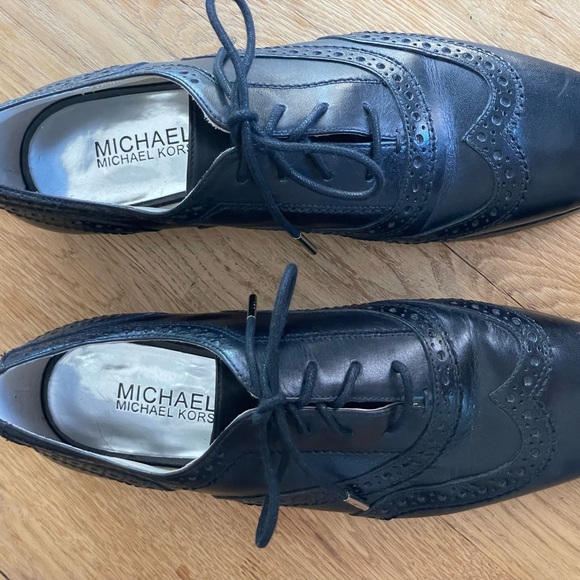 Classic Black Leather Brogues for Women - Picture 2 of 8